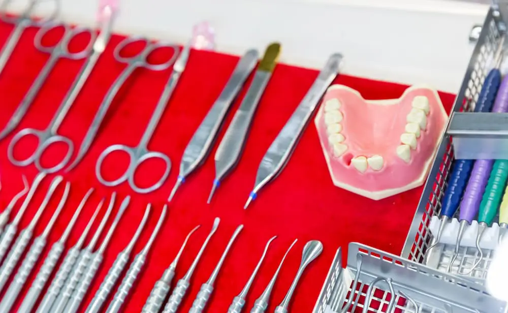 最新消息 3 medicine-equipment-dentures-dental-tools-2021-04-02-20-15-49-utc (1)
